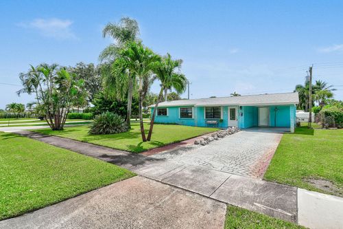 704 W Jasmine Dr, Lake Park, FL, 33403-2104 | Card Image