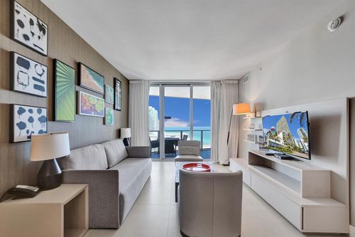 1910-4111 S Ocean Dr, Hollywood, FL, 33019-3055 | Card Image