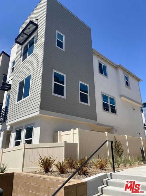 713 Daniel Freeman Circle, Inglewood, CA, 90301 | Card Image