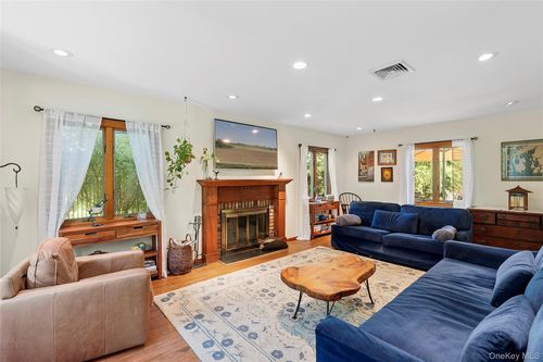 16 Sheppard Ln, Stony Brook, NY, 11790-3336 | Card Image