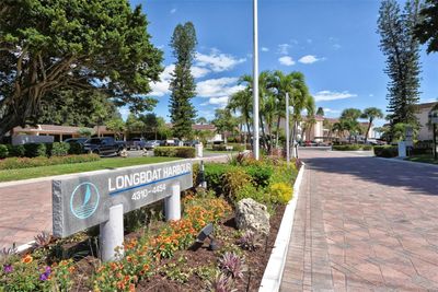 301 - 4440 Exeter Drive, Condo with 2 bedrooms, 2 bathrooms and null parking in Longboat Key FL | Image 2