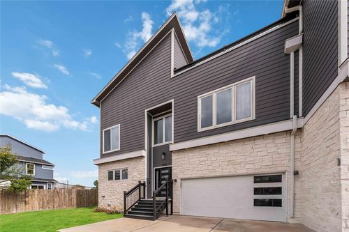 a-9495 Jutland Rd, Houston, TX, 77033-3285 | Card Image