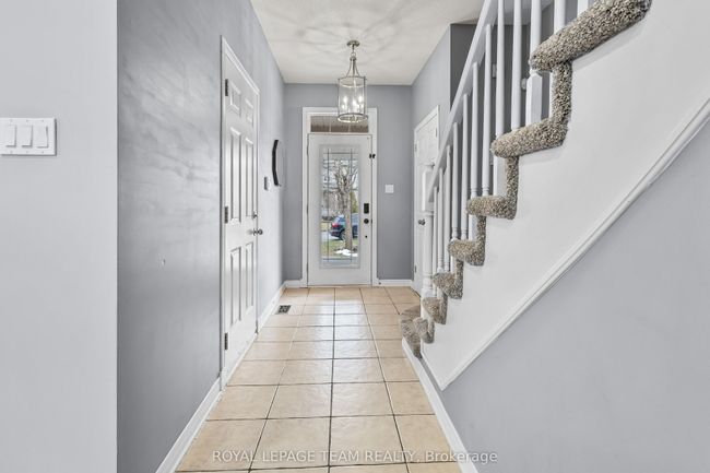 817 Feather Moss Way, House other with 4 bedrooms, 4 bathrooms and 4 parking in Gloucester ON | Image 5