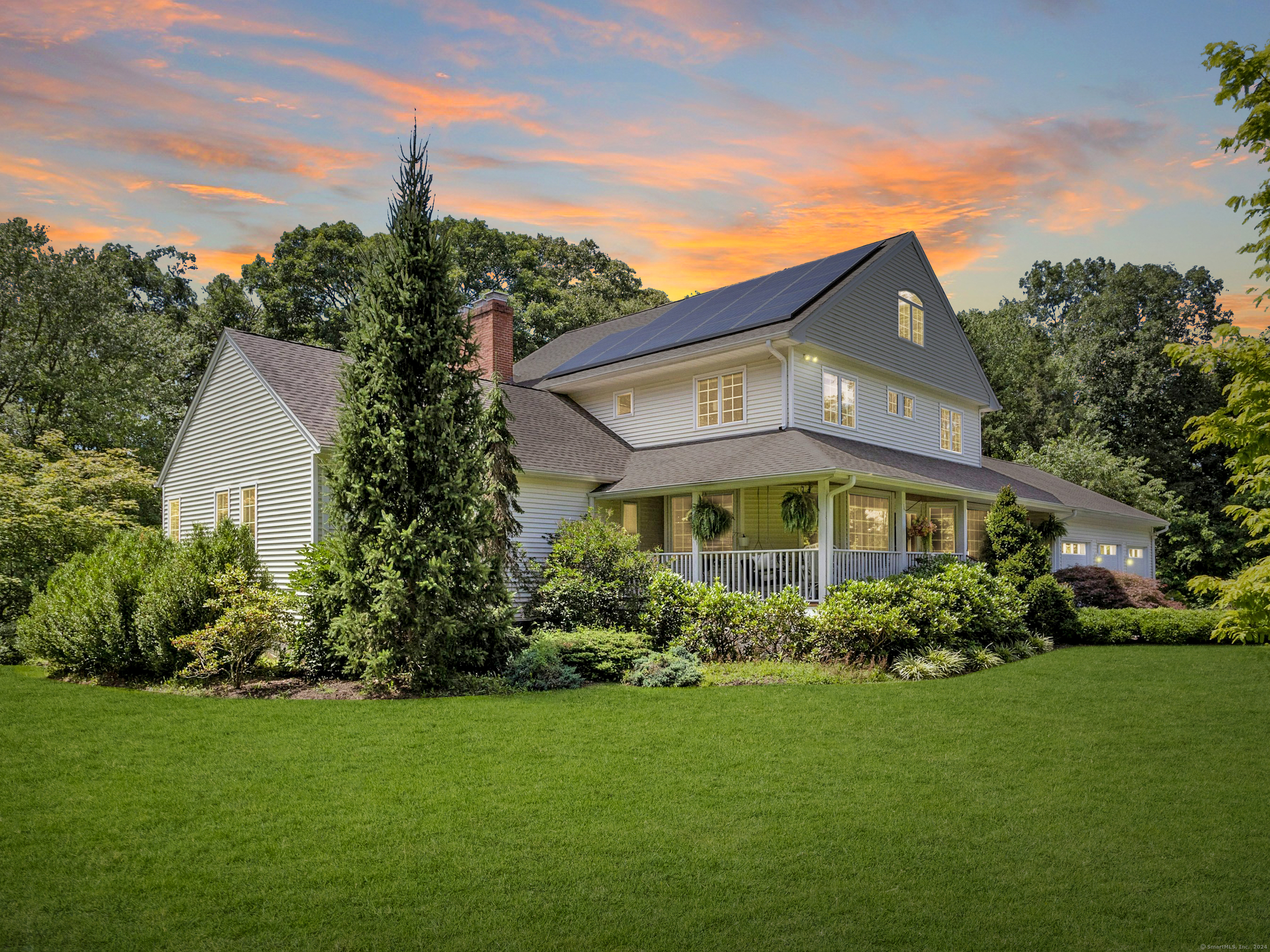 Roaring Brook Ln, Shelton, CT 06484
