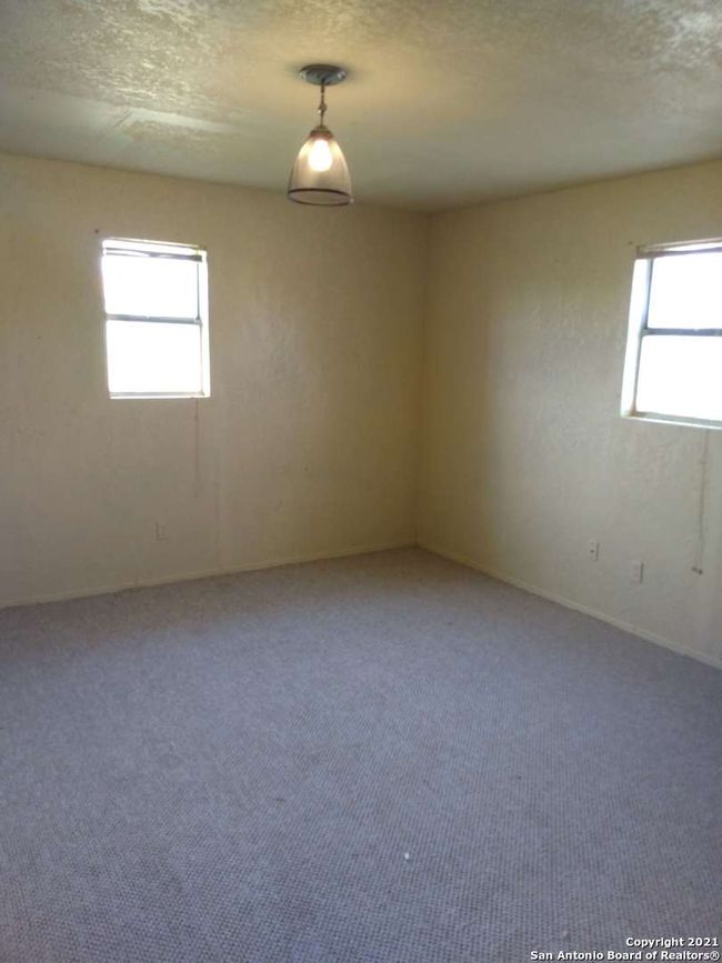 111 Austin St, House other with 5 bedrooms, 2 bathrooms and null parking in Asherton TX | Image 6