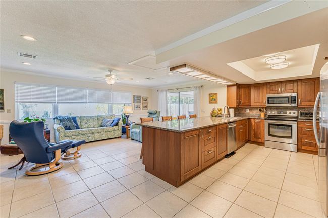 Kitchen / Family Room Combination! | Image 7