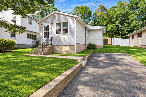 3 Edgewood Ave, Farmingville, NY, 11738-2018 | Card Image