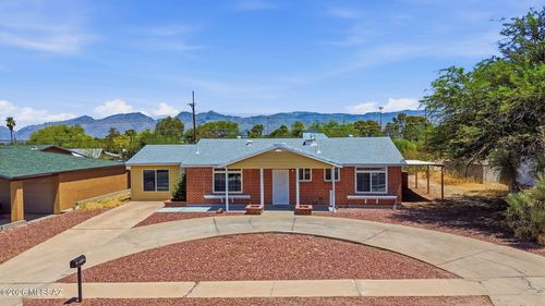 8261 E Kenyon Dr, Tucson, AZ, 85710-4273 | Card Image