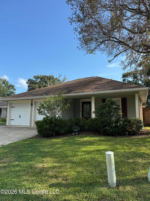 971 Bluff Rdg, Biloxi, MS, 39532-3348 | Card Image