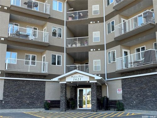 204-1621 Dakota Dr, Regina, SK, S4Z0A8 | Card Image