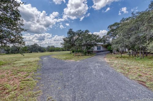565 Loop Rd, Uvalde, TX, 78801-7778 | Card Image
