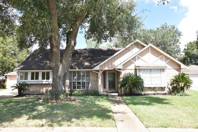 13902 Vinehill Drive, House other with 3 bedrooms, 2 bathrooms and null parking in Sugar Land TX | Image 2