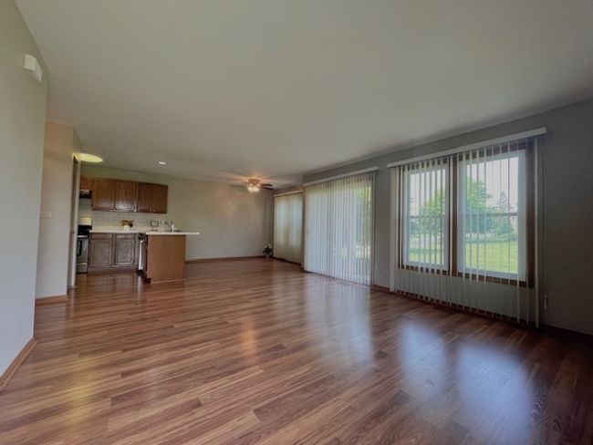 5 - 304 University Ln, Townhouse with 2 bedrooms, 1 bathrooms and 1 parking in Elk Grove Village IL | Image 4