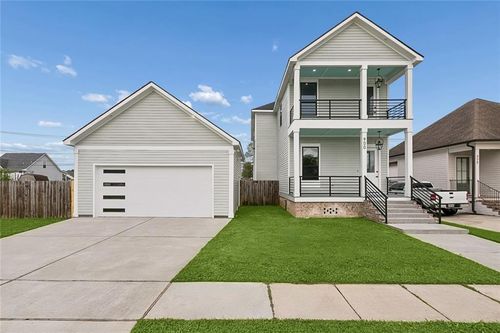 900 Perrin Dr, Arabi, LA, 70032-2047 | Card Image