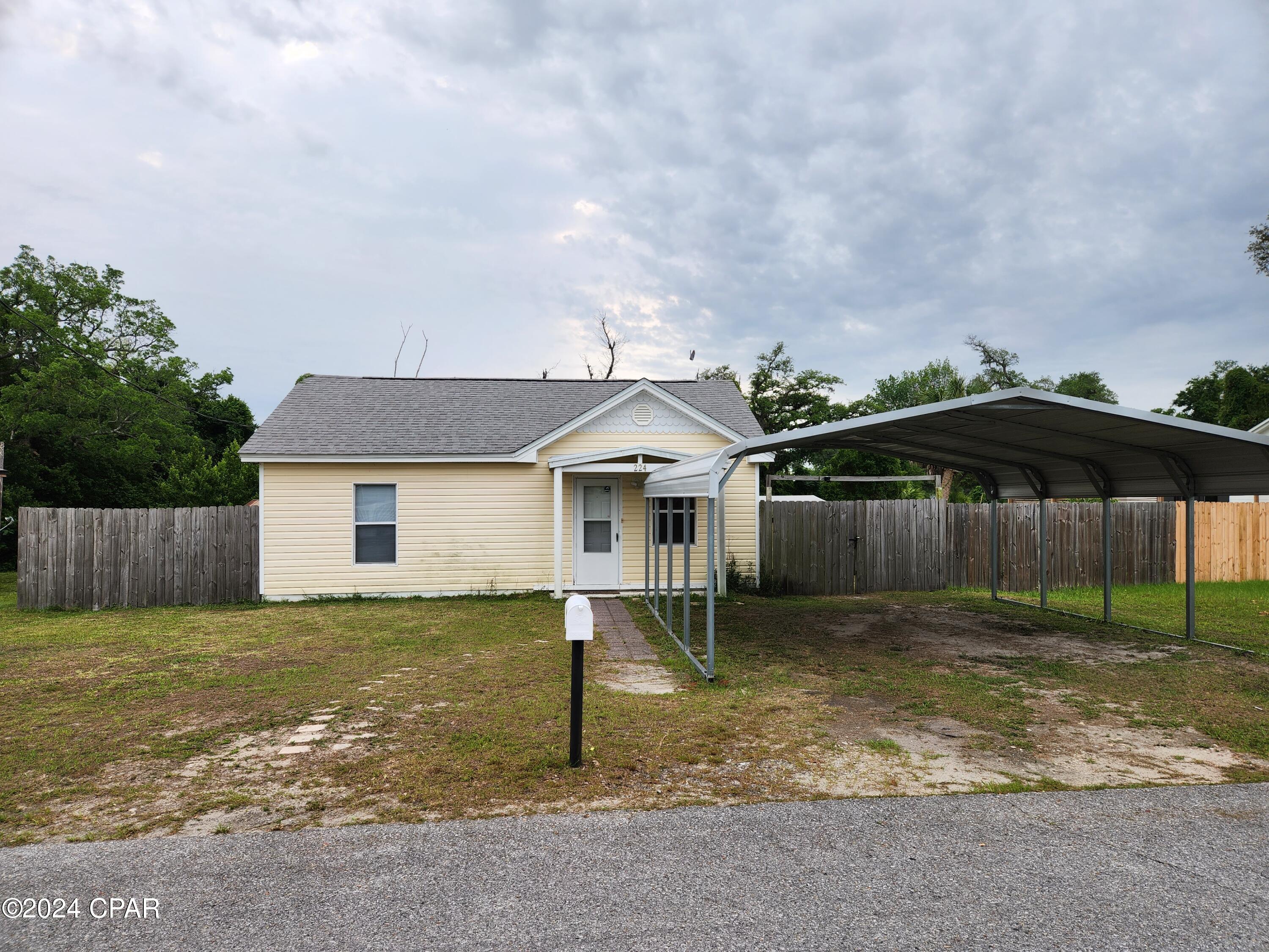 Maine Ave, Panama City, FL 32401