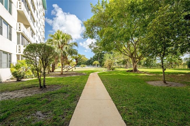 APT-505 - 4330 Hillcrest Dr, Condo with 1 bedrooms, 2 bathrooms and null parking in Hollywood FL | Image 30