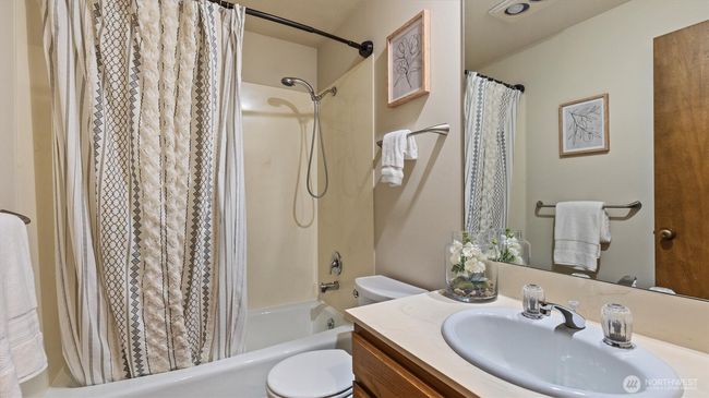 Main floor bathroom | Image 5