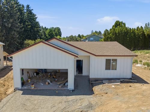 2812 Cyprus Cir, Moscow, ID, 83843-4519 | Card Image