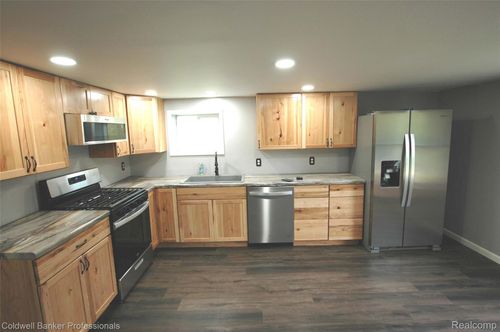 5730 Van Dyke Rd, Cass City, MI, 48726-8913 | Card Image