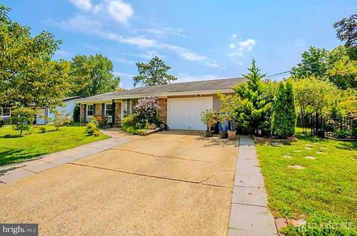 4 Hunterdon Ave, MONROE TOWNSHIP, NJ, 08831-8511 | Card Image
