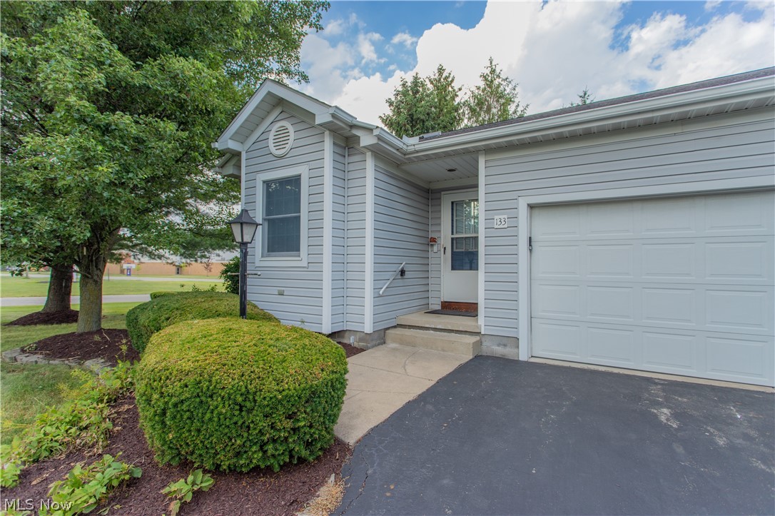 133 Greenfield Oval Nw, Sold in Warren Zoocasa