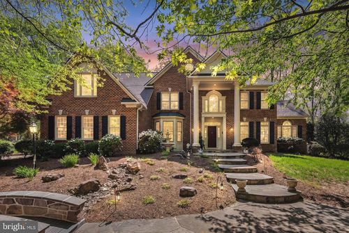 22167 Woodwinds Dr, Leesburg, VA, 20175-6565 | Card Image
