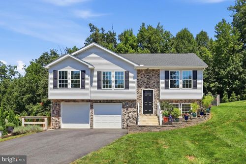12732 Arielle Ln, Waynesboro, PA, 17268-7952 | Card Image