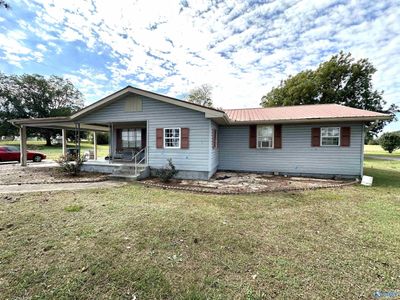 6221 County Road 81, House other with 3 bedrooms, 2 bathrooms and null parking in Danville AL | Image 2