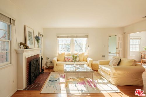 1030 N La Jolla Ave, West Hollywood, CA, 90046-5911 | Card Image