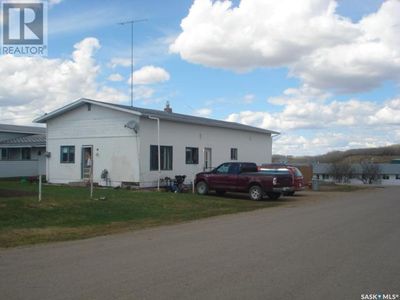 520 Main St, Home with 5 bedrooms, 2 bathrooms and null parking in Sturgis SK | Image 2