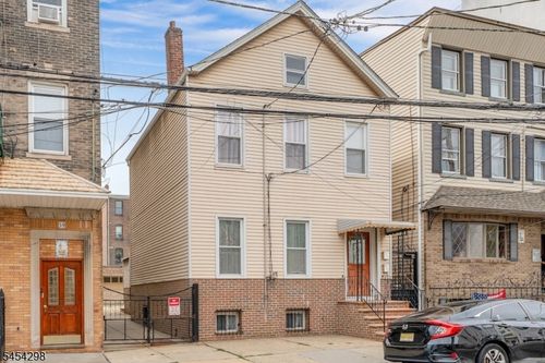 57 Madison St, Newark, NJ, 07105-2312 | Card Image