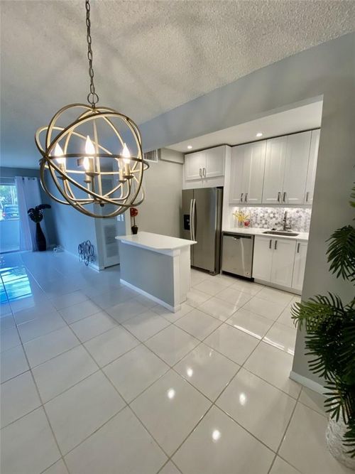 apt-124-21 Jacaranda Dr, Plantation, FL, 33324-2528 | Card Image