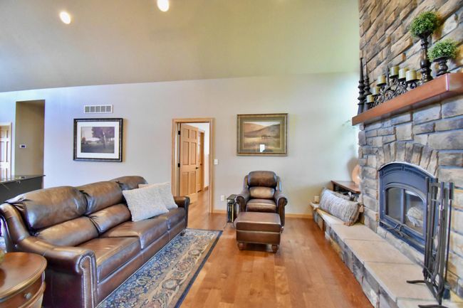 Large hearth | Image 7