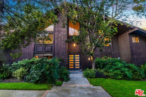 4635 Clybourn Ave, Toluca Lake, CA, 91602-1613 | Card Image