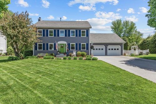 37 Countryside Dr, Essex, VT, 05452-4352 | Card Image