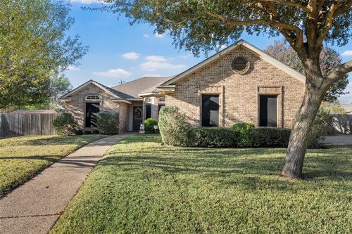 142 Phillip Cir, Hewitt, TX, 76643-3737 | Card Image