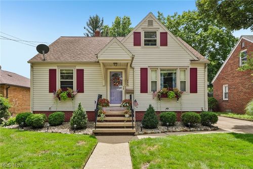394 E Park Ave, Barberton, OH, 44203-3314 | Card Image