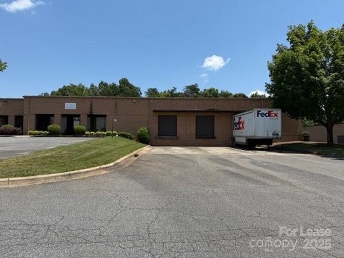 857 22nd Street Pl Se, Hickory, NC, 28602-8321 | Card Image