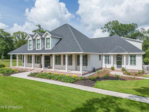 15240 Karen Rd, Biloxi, MS, 39532-9052 | Card Image