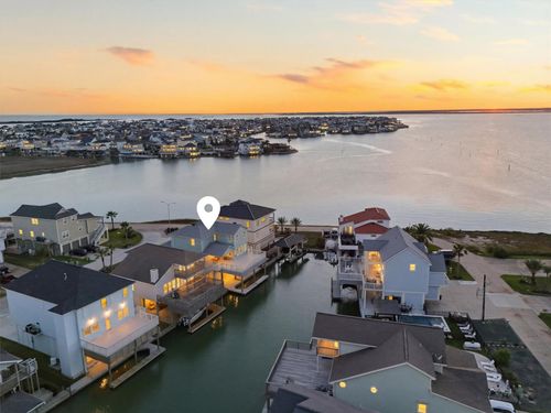 438 Amanda Cir, Galveston, TX, 77554-8169 | Card Image