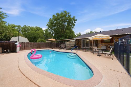 520 Thompson Dr, Saginaw, TX, 76179-1943 | Card Image