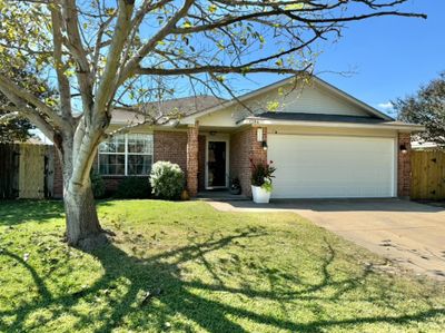 1384 E Washington Street, House other with 3 bedrooms, 2 bathrooms and 4 parking in Giddings TX | Image 1