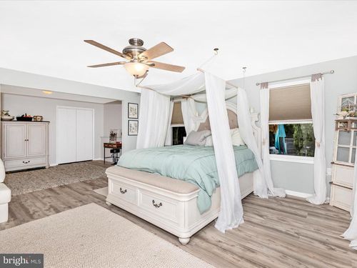 7996 Pleasant Ct, Frederick, MD, 21701-3394 | Card Image