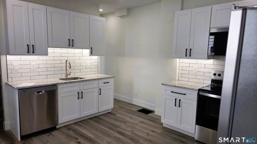 14 Meadow St, Ansonia, CT, 06401-2118 | Card Image