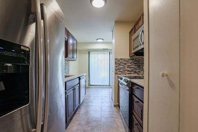 APT-102 - 3801 Appian Way, Home with 2 bedrooms, 2 bathrooms and null parking in Glenview IL | Image 5