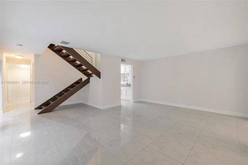 2-3056 Shipping Ave, Miami, FL, 33133-4522 | Card Image