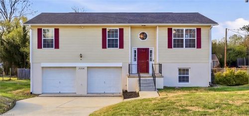 3206 Crestview Dr, High Point, NC, 27260-2604 | Card Image