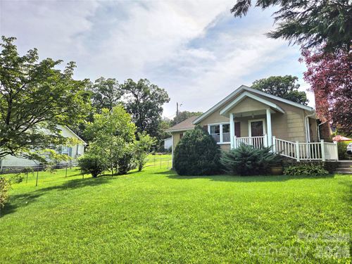 201 Stafford St, Black Mountain, NC, 28711-2755 | Card Image