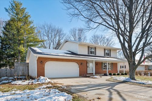 7S641 Welton Dr, Big Rock, IL, 60511-9409 | Card Image