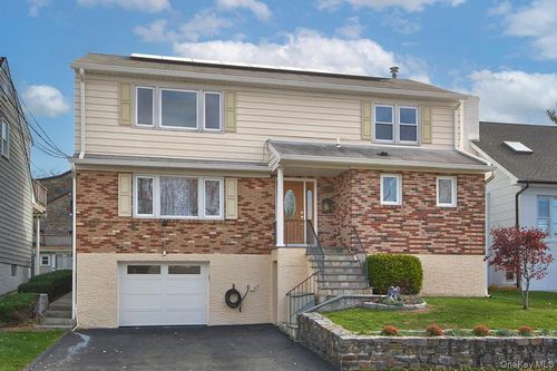 222 Gainsborg Ave E, West Harrison, NY, 10604-2102 | Card Image